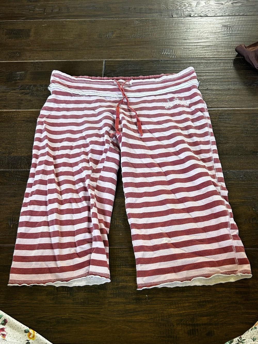 Y2K Rue21 Maroon and light pink Striped Capri Lounge Pants